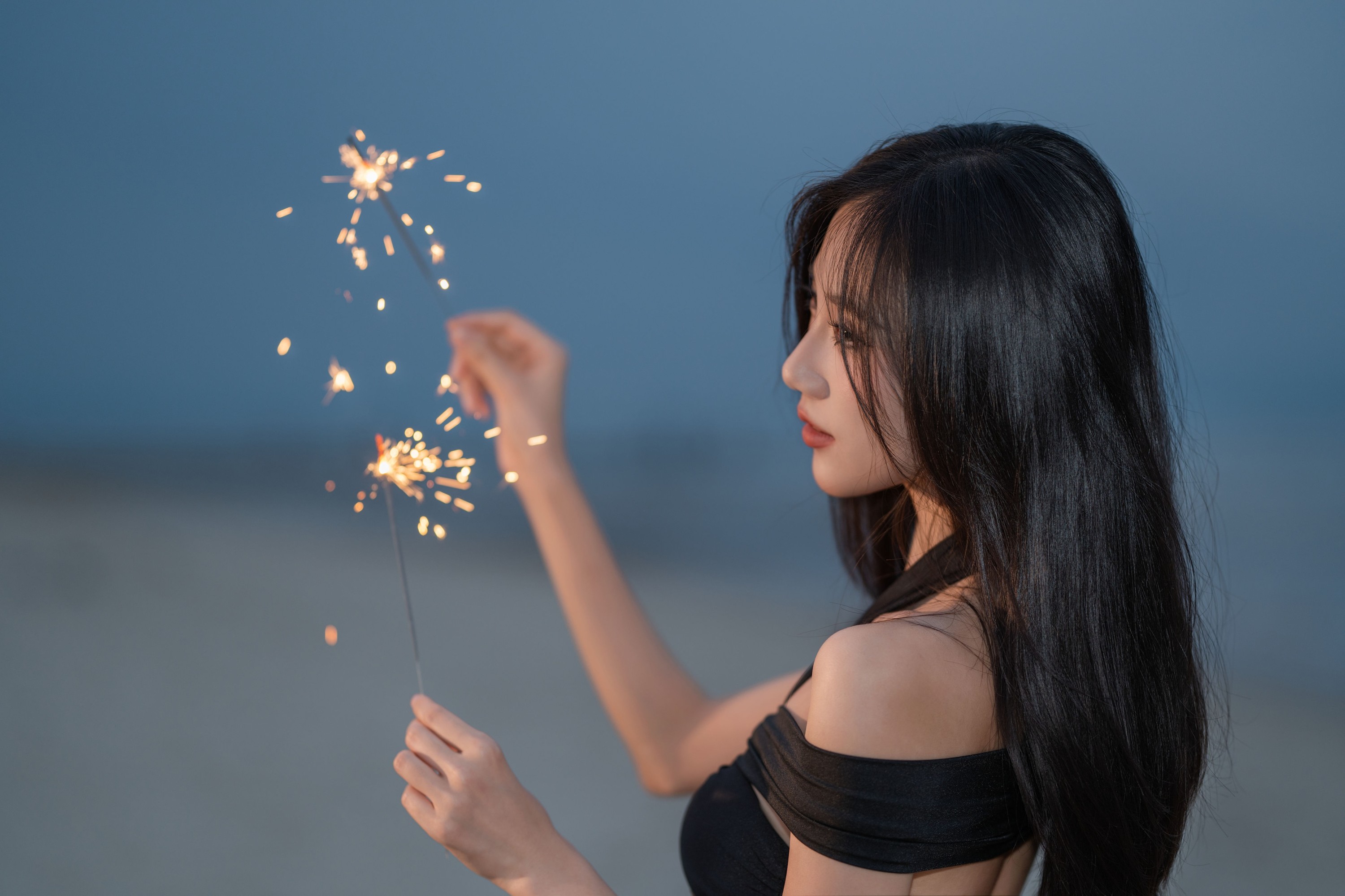 o1ne万 – 《夜幕下的海边少女》[22P]