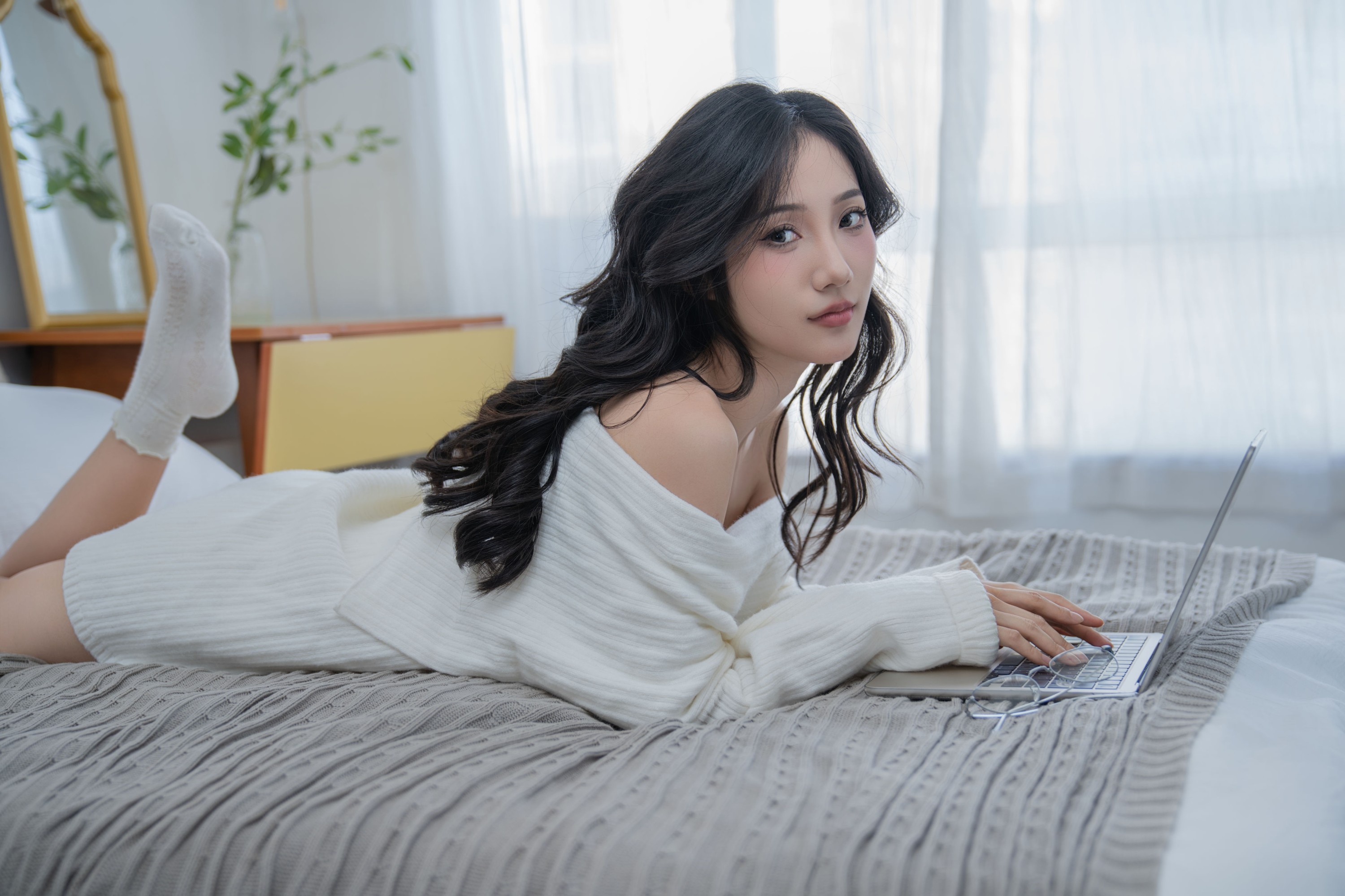 o1ne万 – 《白色毛衣》[22P]