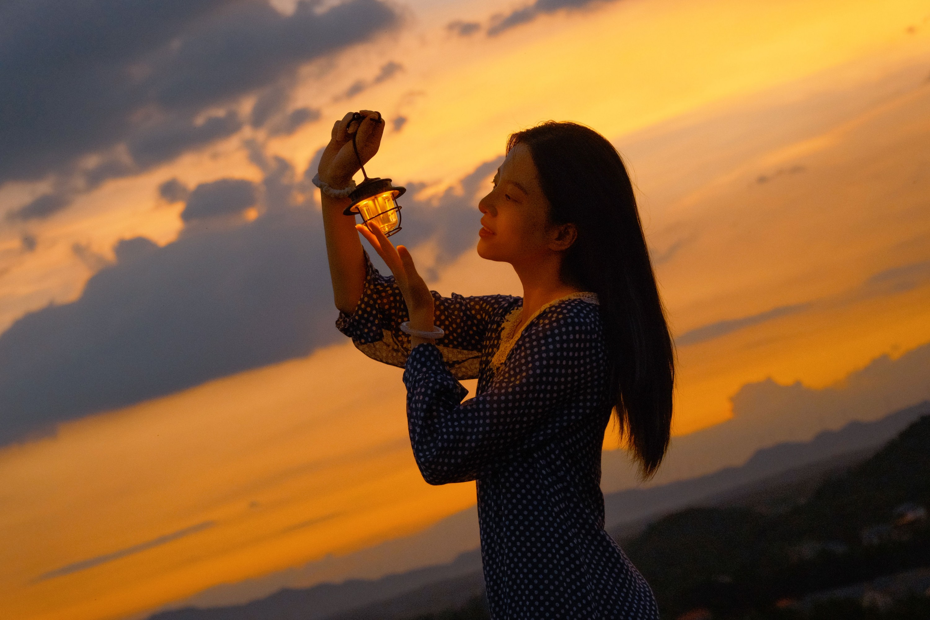 苗苗 – 《暮色寻光》[21P]