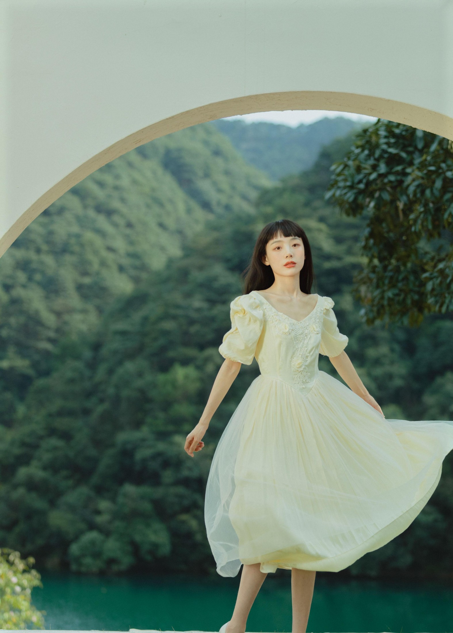 – 《阳光与裙角》[32P]