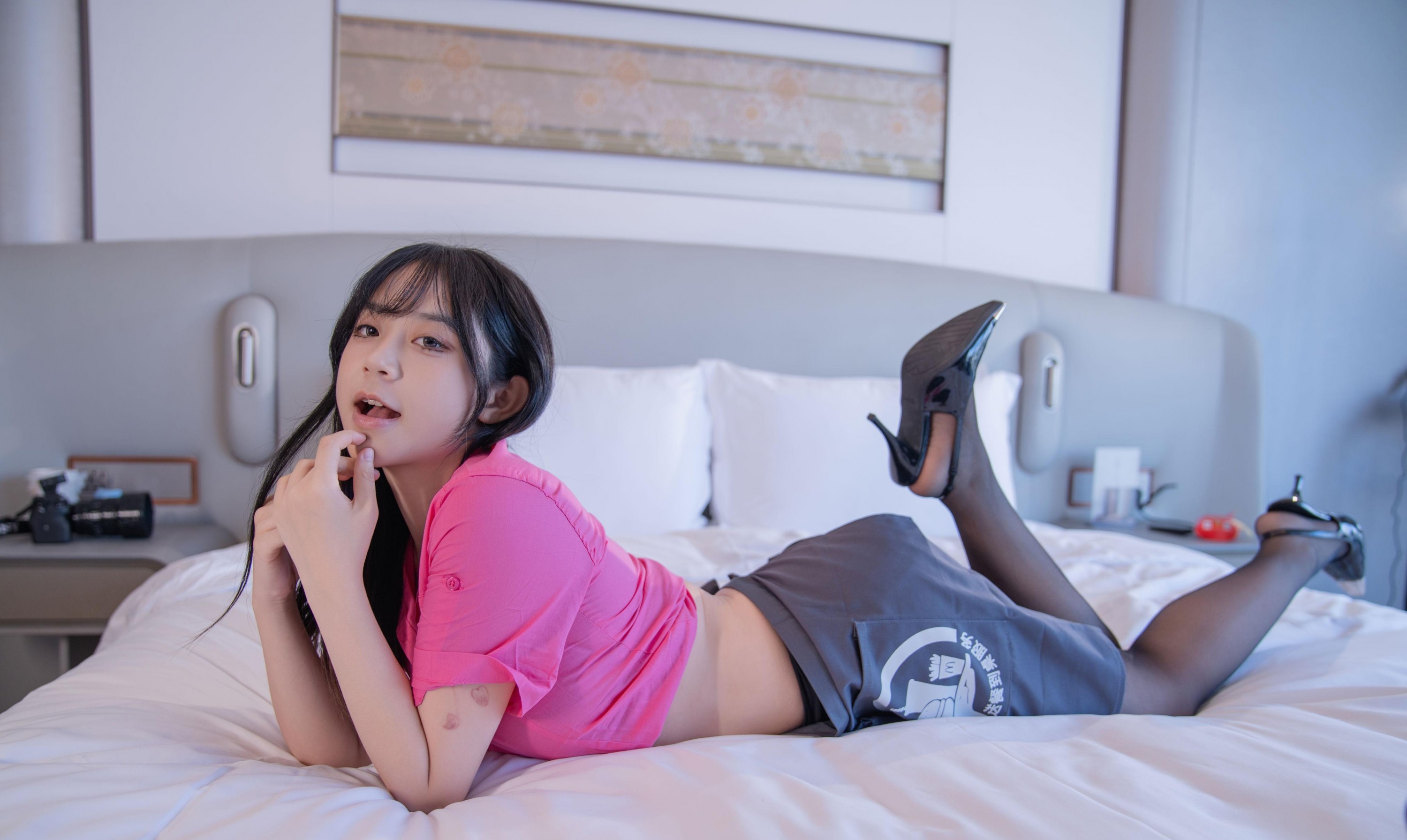 一元同学Jodie – 《绯色慵懒：独处时光的微醺格调》[45P]