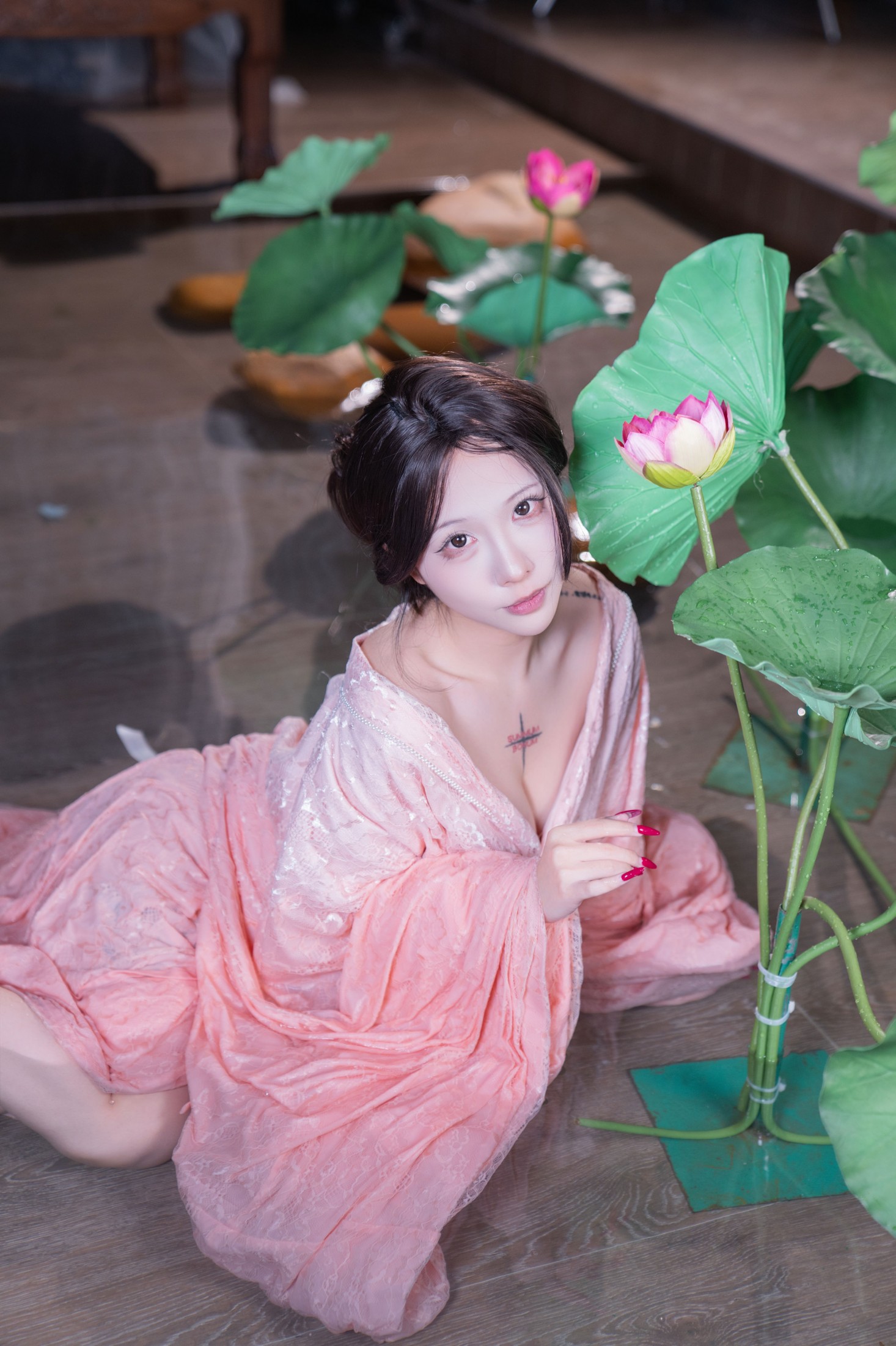 KK好饿 – 《荷韵清欢，粉裳如梦》[53P]