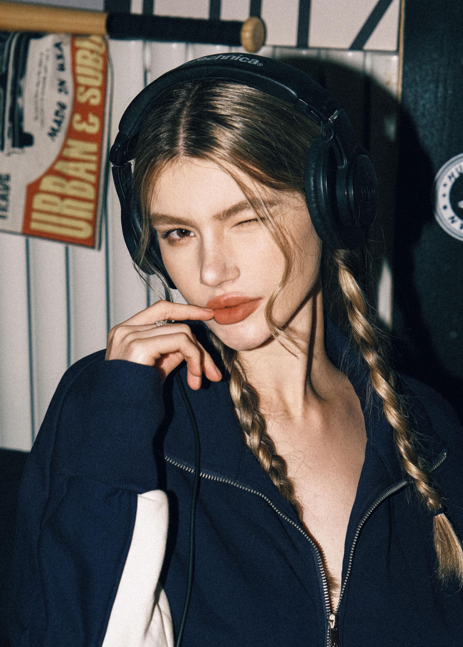 爱冰 – 《那个酷酷的摇滚女孩》[15P]