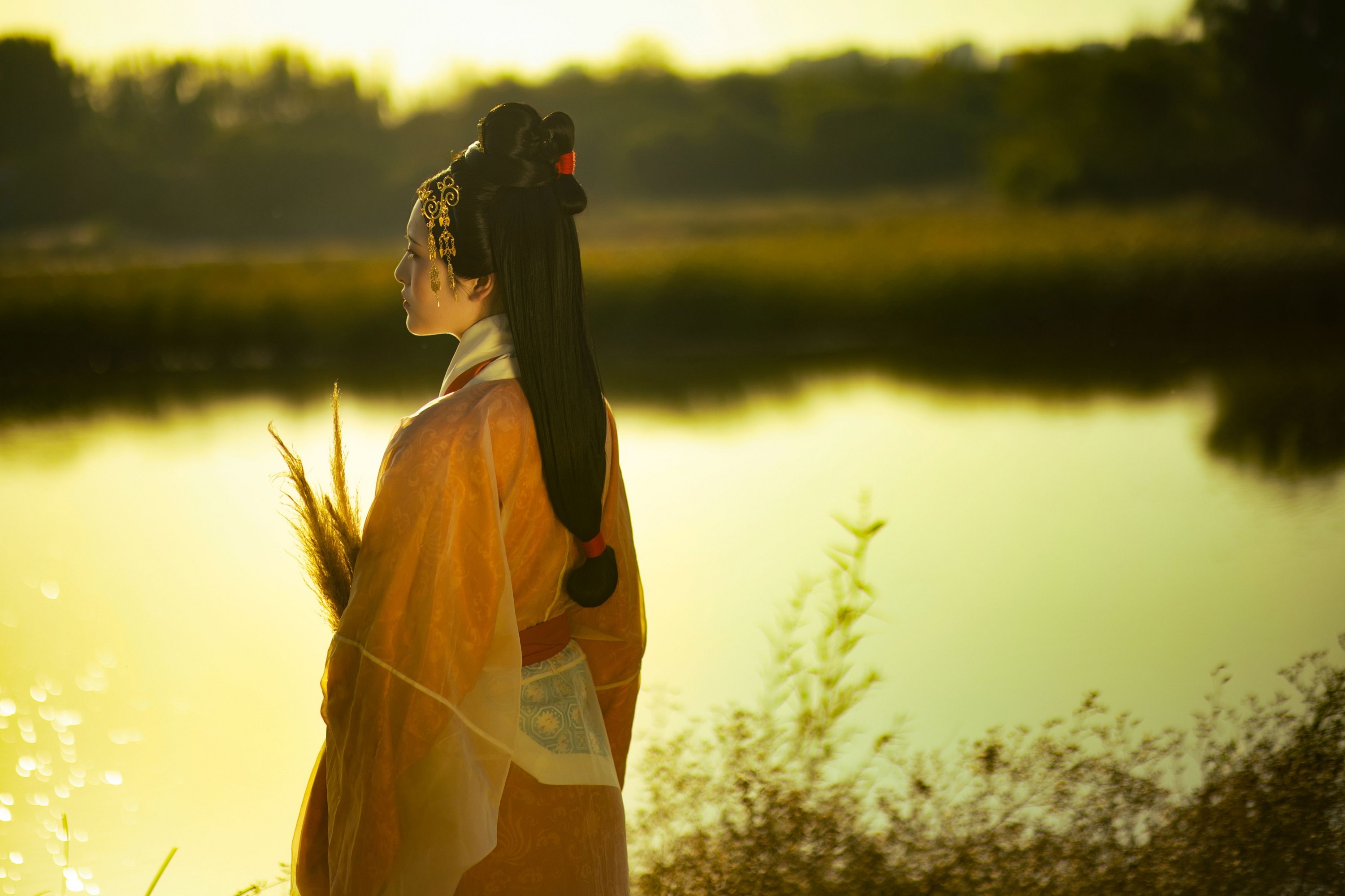 – 《西汉双女主》[23P]