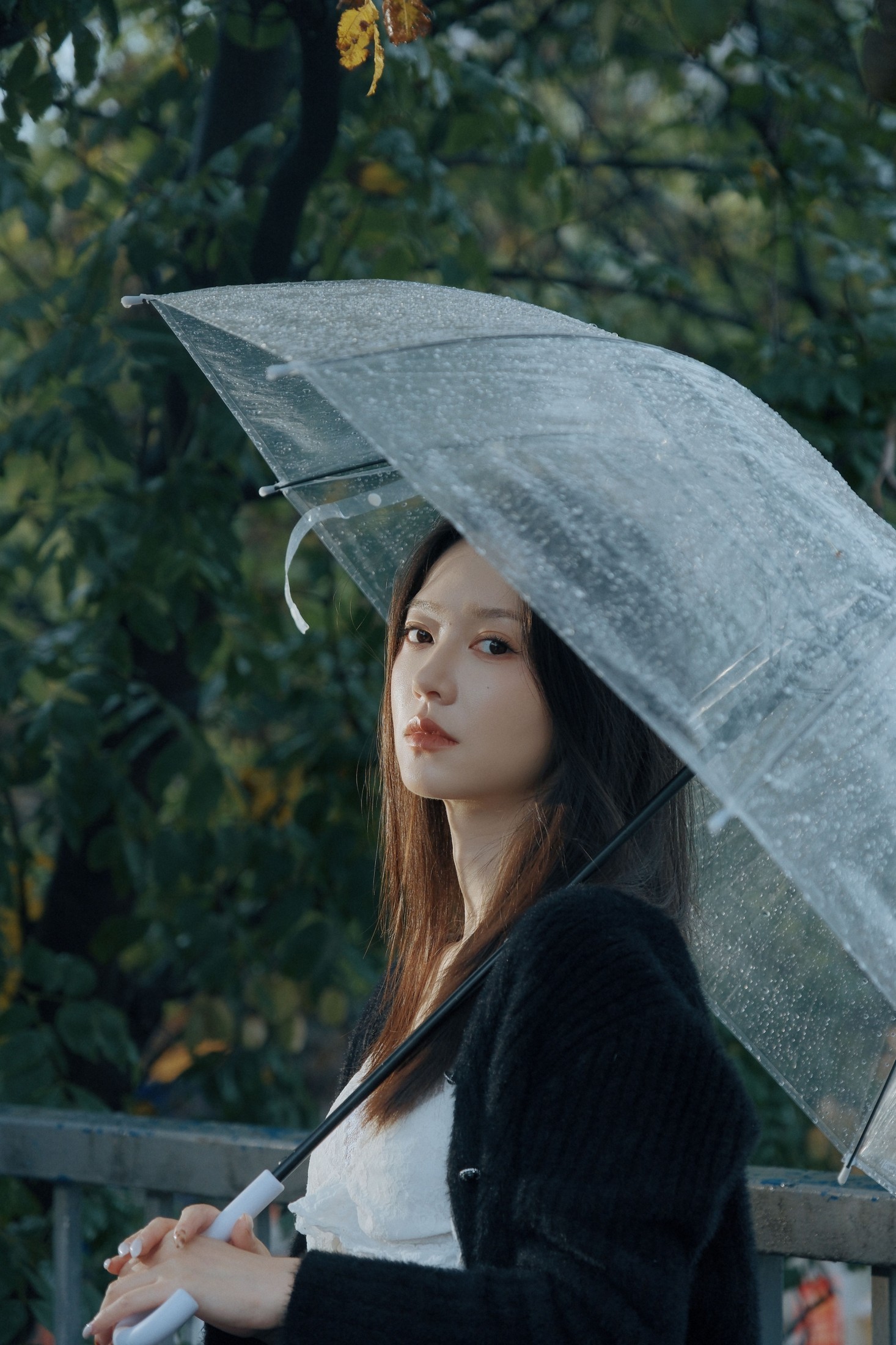 万元里美 – 《雨中》[28P]