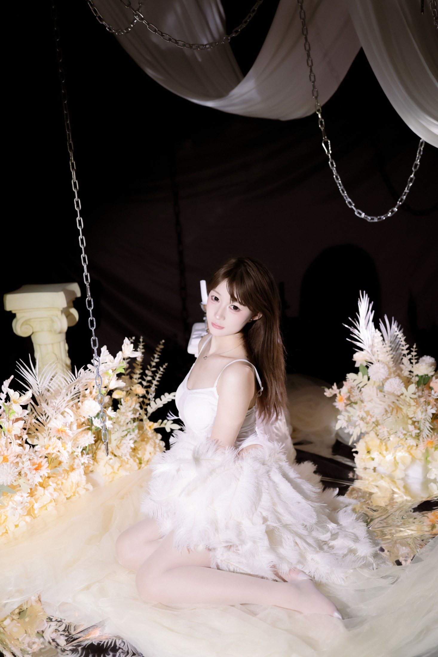 LILY – 《光和羽毛》[36P]