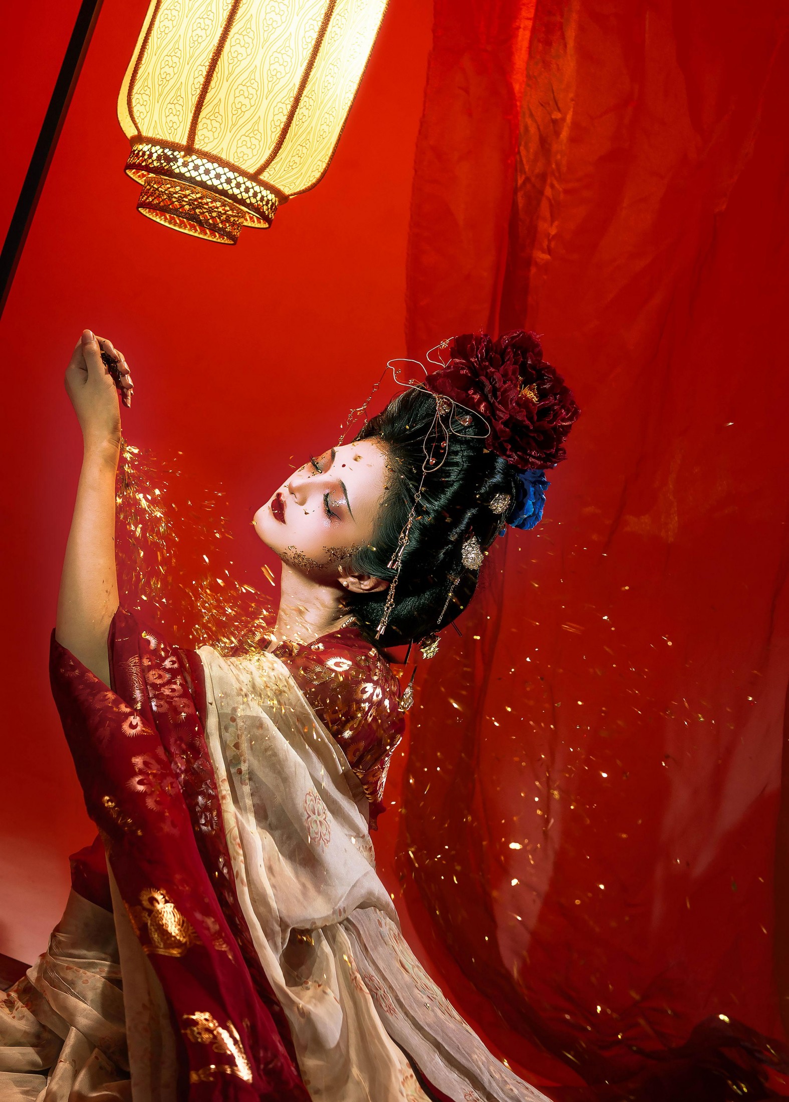 端端呀 – 《鎏金鲜红》[9P]