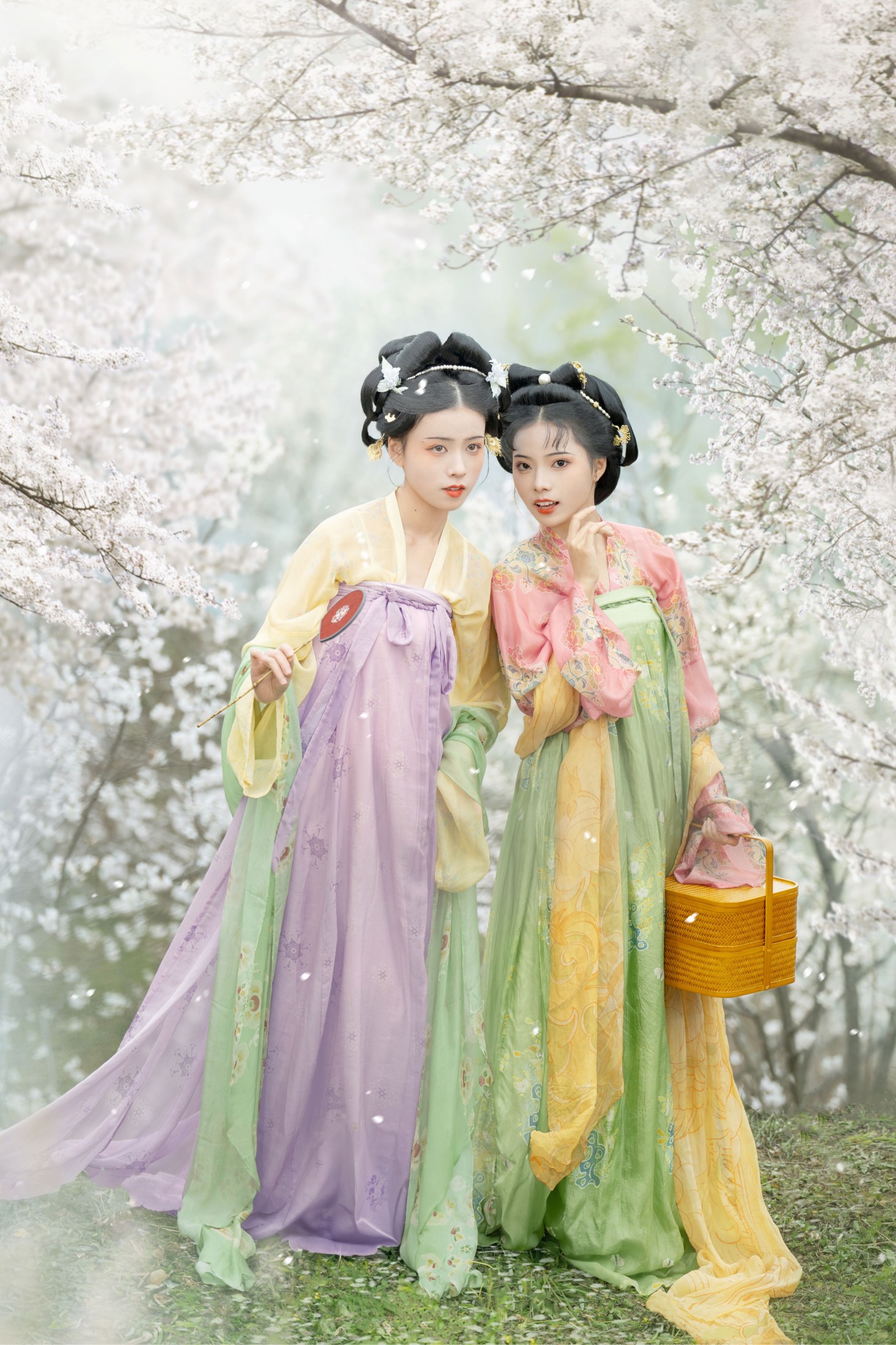 遥七不卖鸡毛菜 佳妃 – 《上春山》[9P]