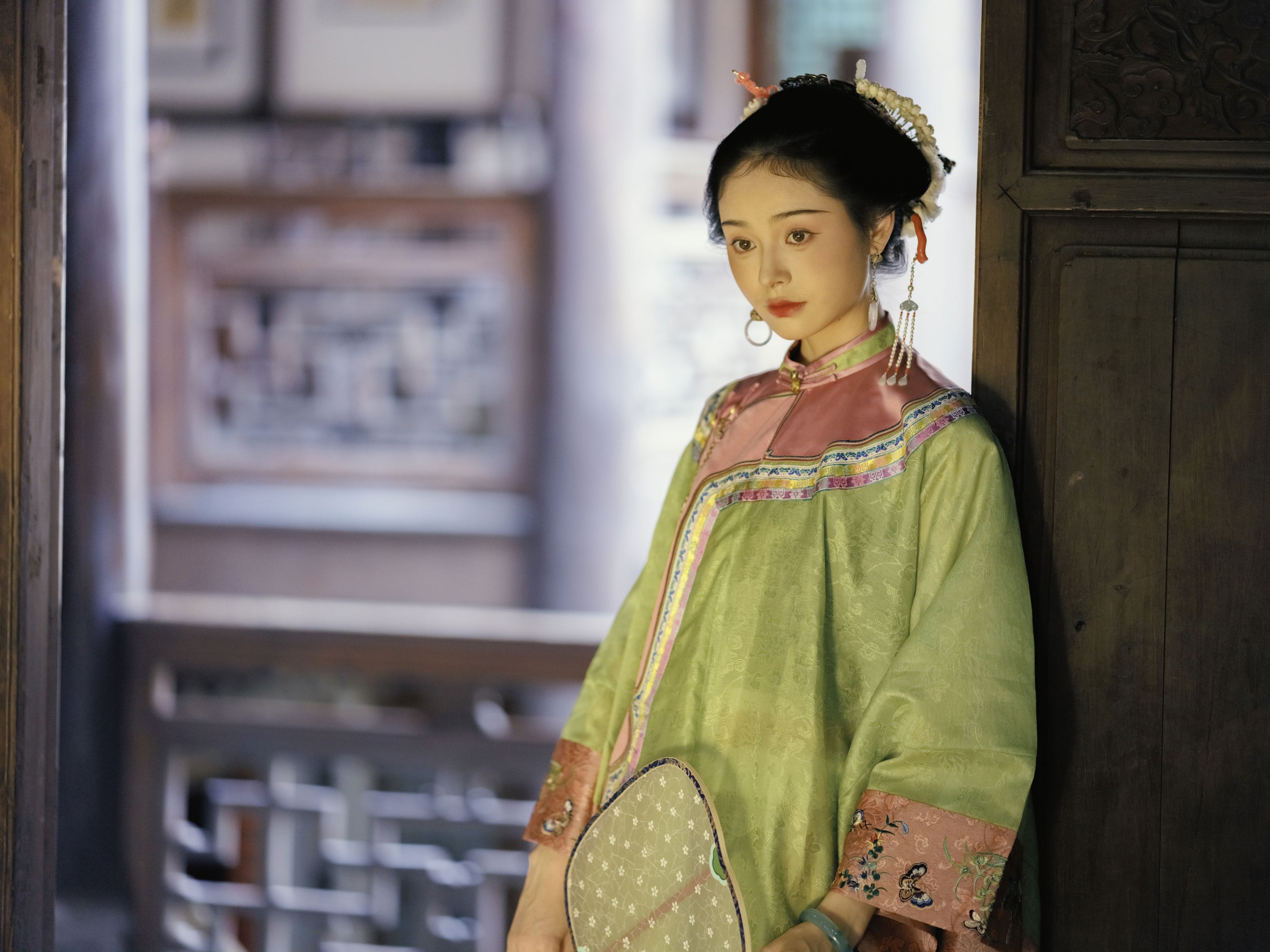 路安L – 《大宅里的女孩》[32P]