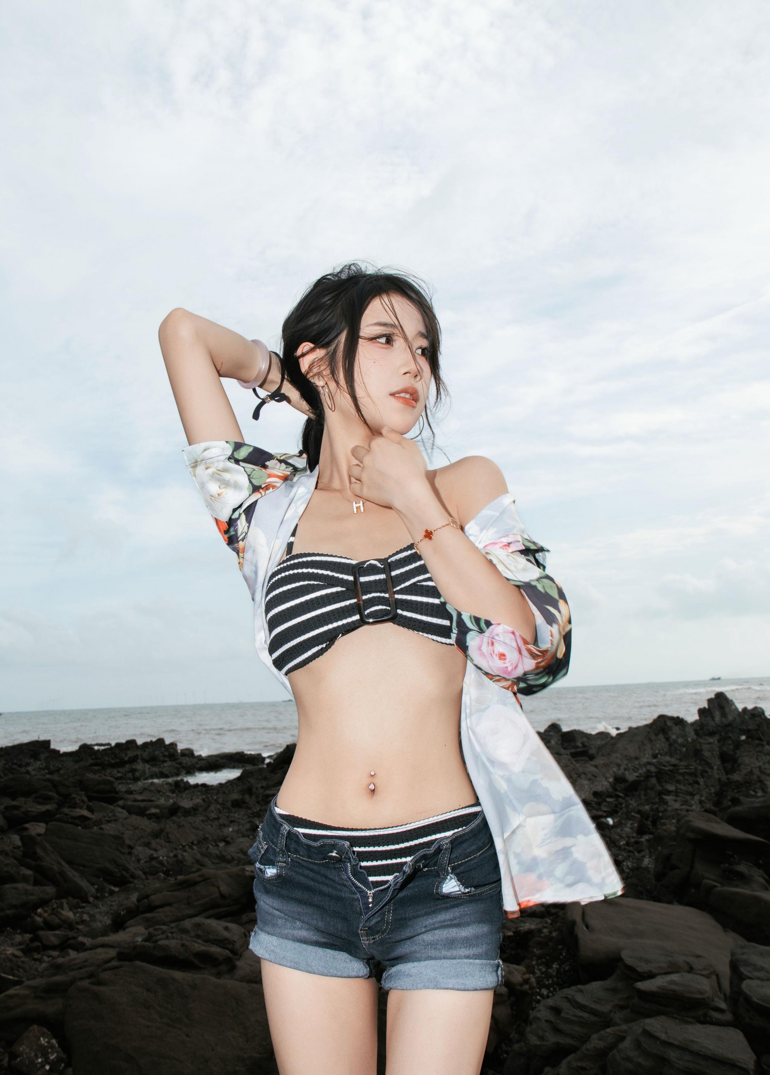 小欣吃不饱 – 《怪石滩》[22P] 插图2