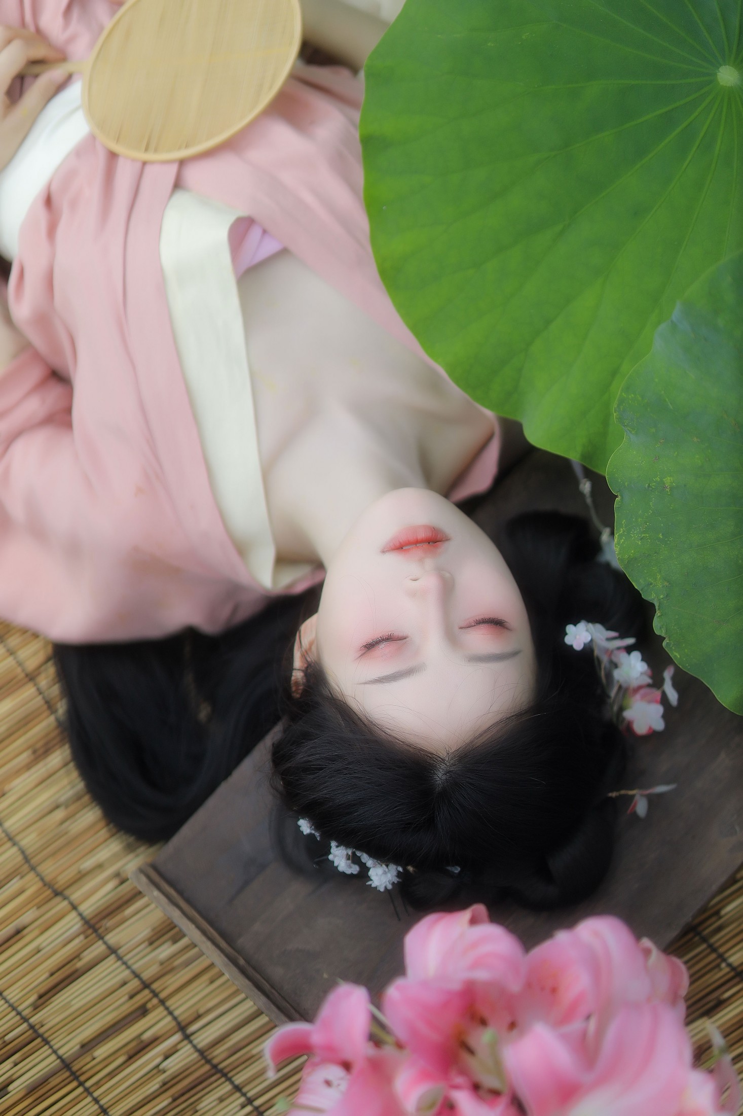 乔乔不说话 – 《荷中花》[9P]