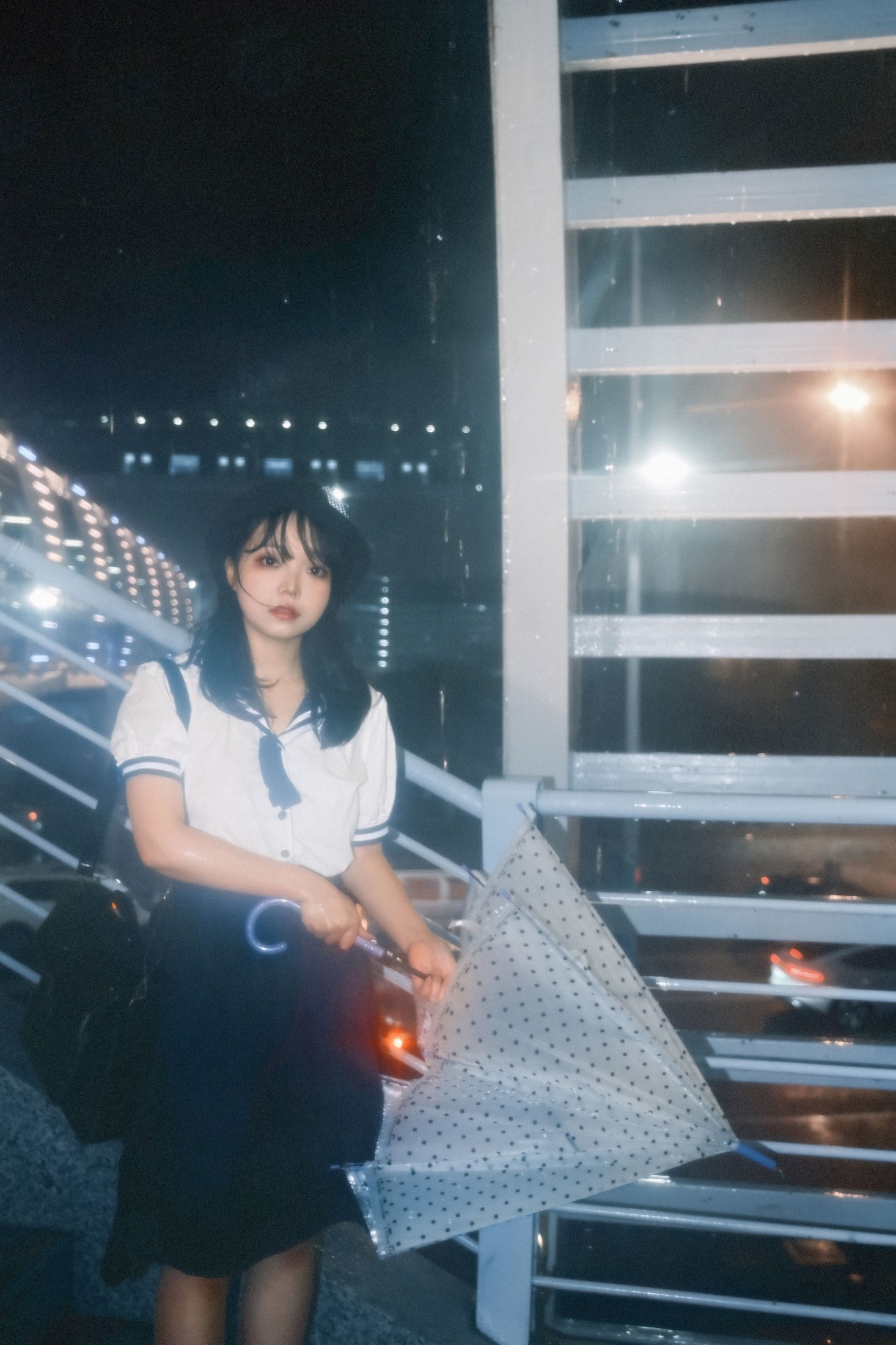 贝贝不睡觉 – 《雨天》[15P]