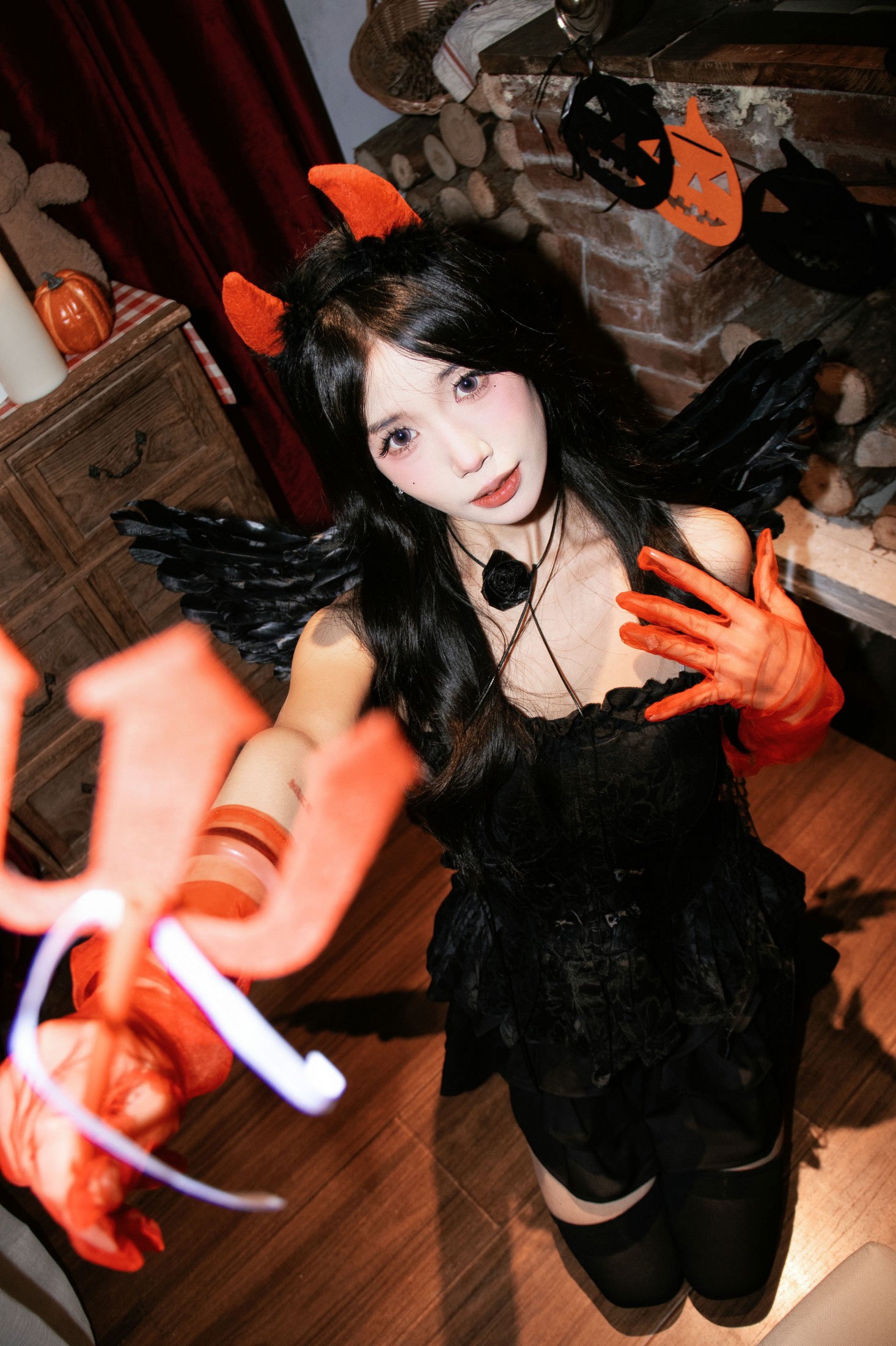 小欣吃不饱 – 《小恶魔》[13P]