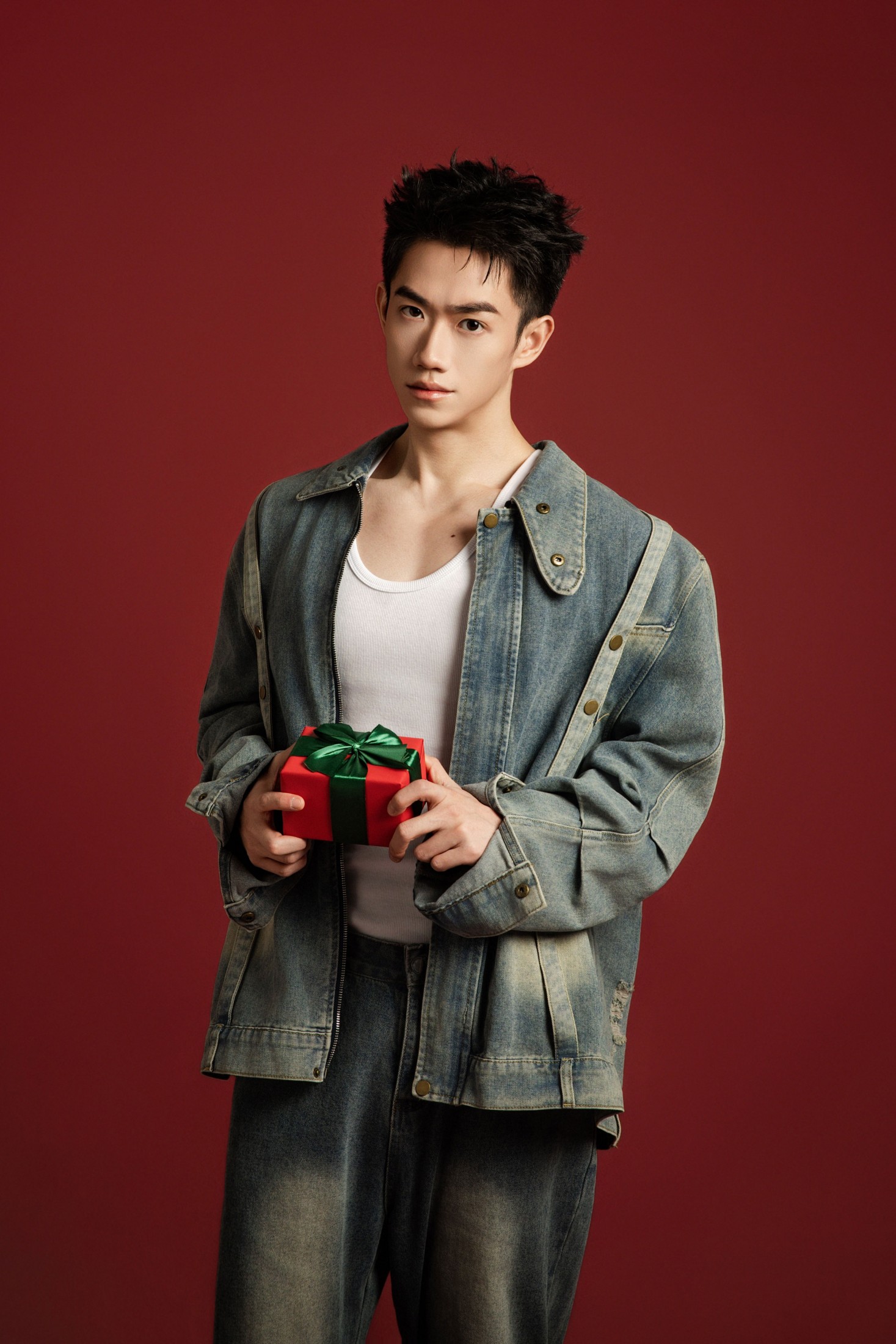 南风 – 《红调圣诞：牛仔与白背心的活力狂欢》[18P]