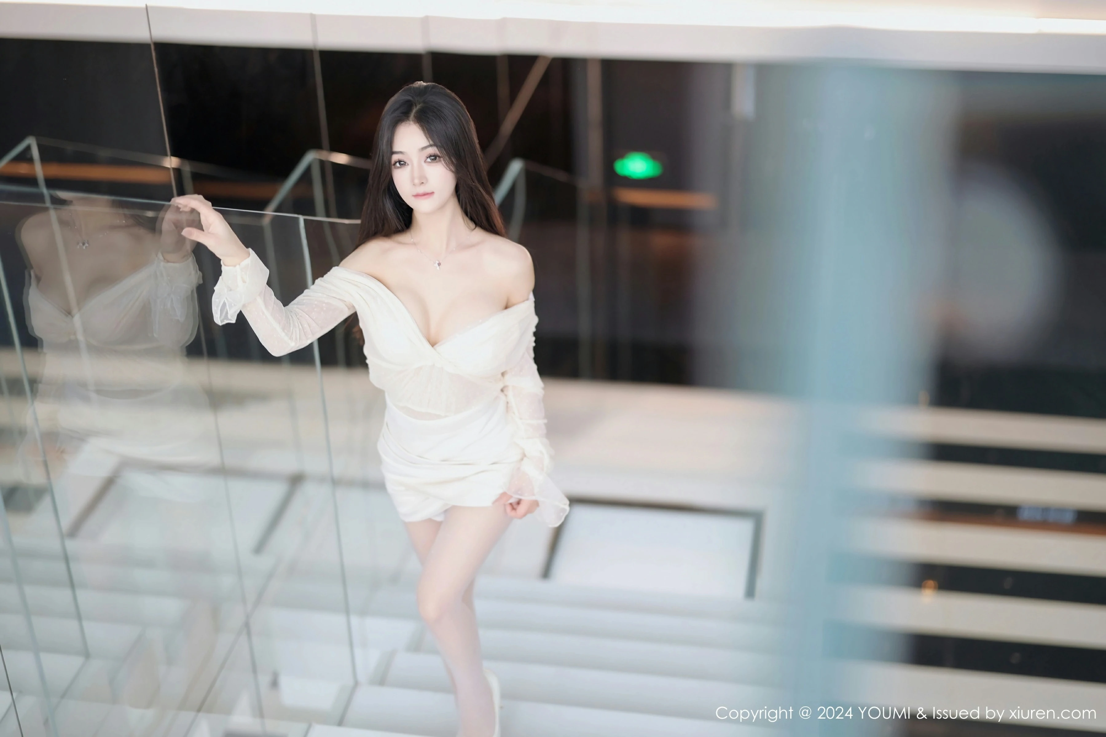 尤蜜荟 VOL.1072 谭小灵 [96P]